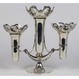 English Alexander Clark Co. Ltd. sterling silver tripartie epergne, Birmingham, the three tapering