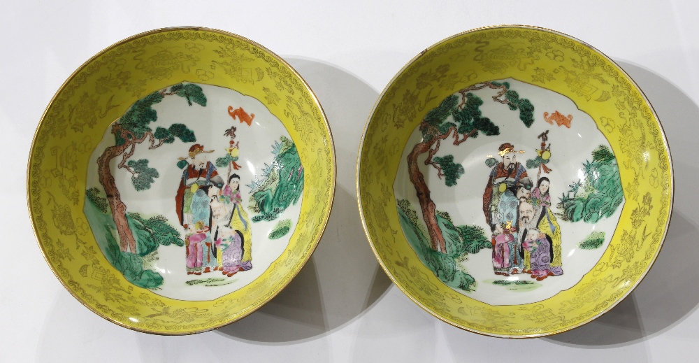 (lot of 39) Associated group of Chinese rose medallion export porcelain, including 11 plates, 10 tea - Image 6 of 8