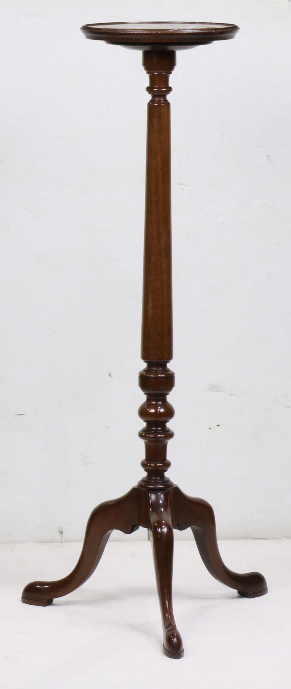 Chippendale style walnut plant stand, having a circular dish top above the turned standard, and