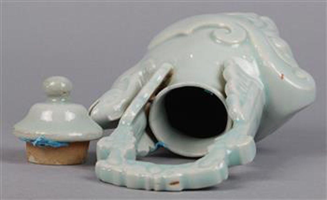 Chinese clair de lune porcelain ewer, in the form of a stylized bird, with handle formed by a pair - Image 5 of 6