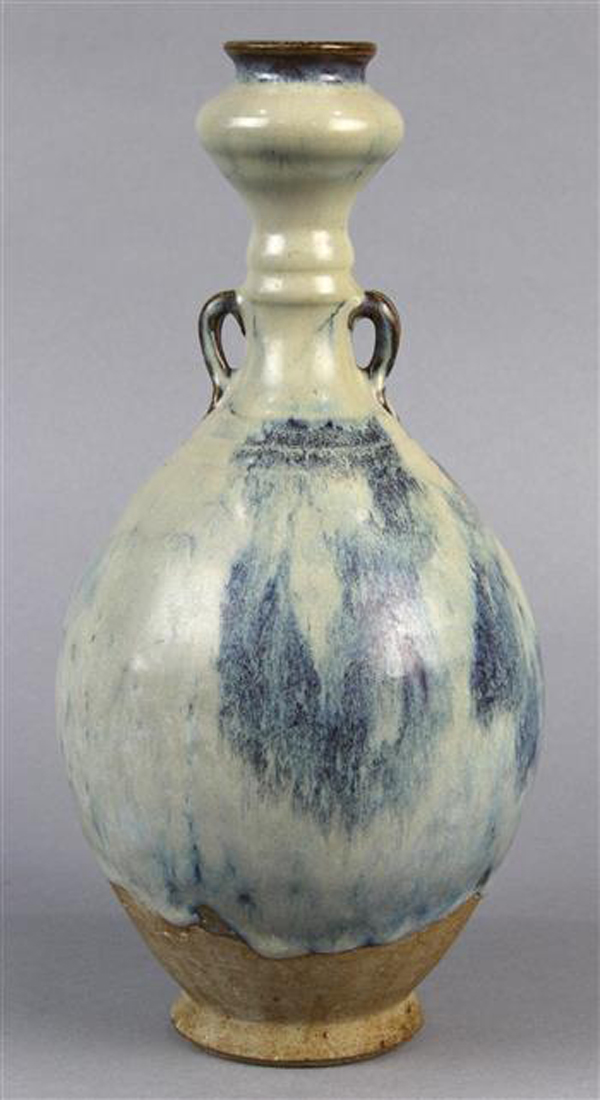 Chinese Jun-type glazed ceramic bottle, with a splayed mouth and garlic head above a ribbed neck - Image 3 of 6