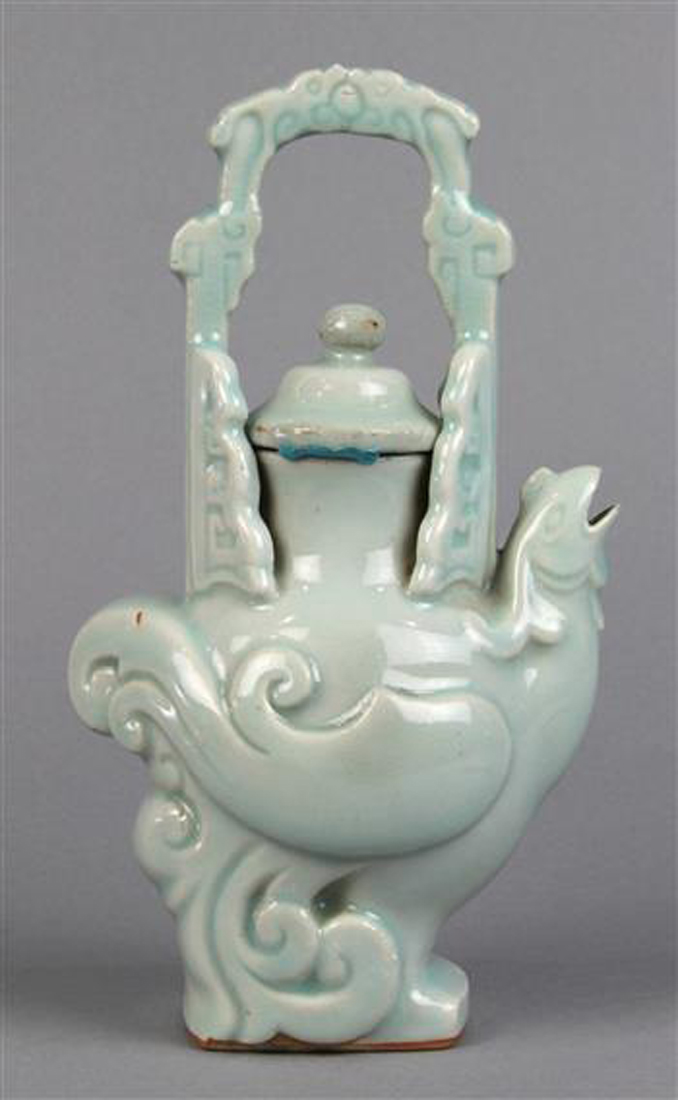 Chinese clair de lune porcelain ewer, in the form of a stylized bird, with handle formed by a pair - Image 3 of 6