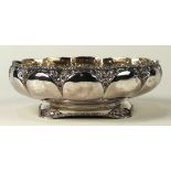 Reed and Barton sterling silver serving bowl, 20th Century, having a chased scallop rim and rising