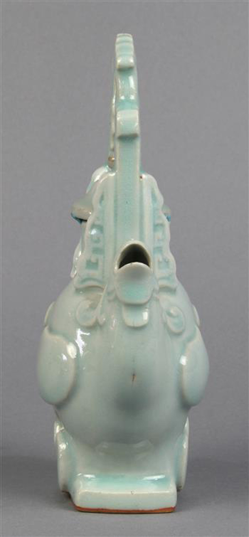 Chinese clair de lune porcelain ewer, in the form of a stylized bird, with handle formed by a pair - Image 2 of 6