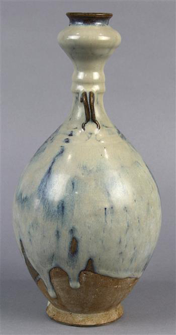 Chinese Jun-type glazed ceramic bottle, with a splayed mouth and garlic head above a ribbed neck - Image 4 of 6