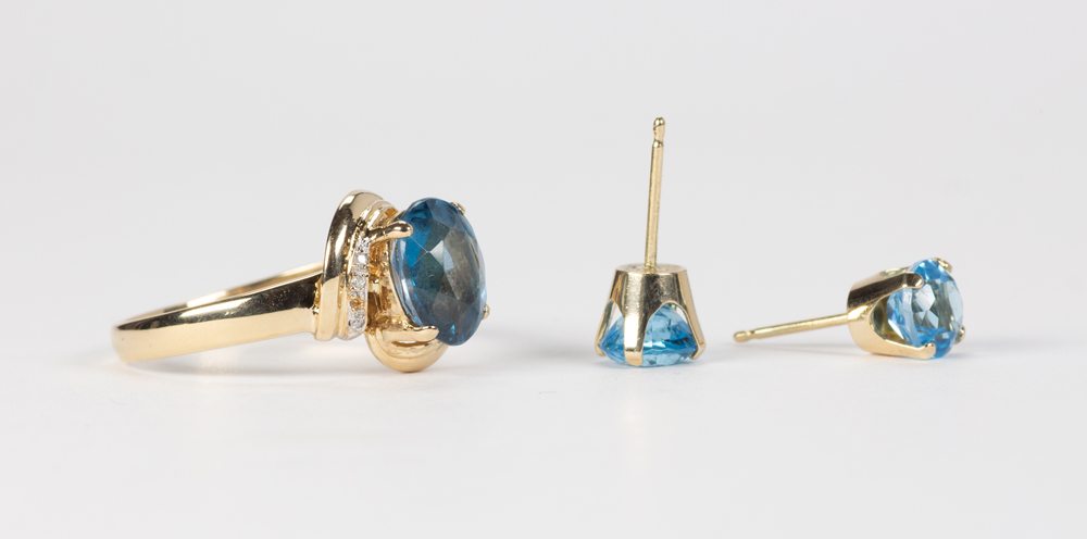 Blue topaz and 14k yellow gold jewelry suite Including 1) oval-cut blue topaz, accented by (7) - Image 2 of 2