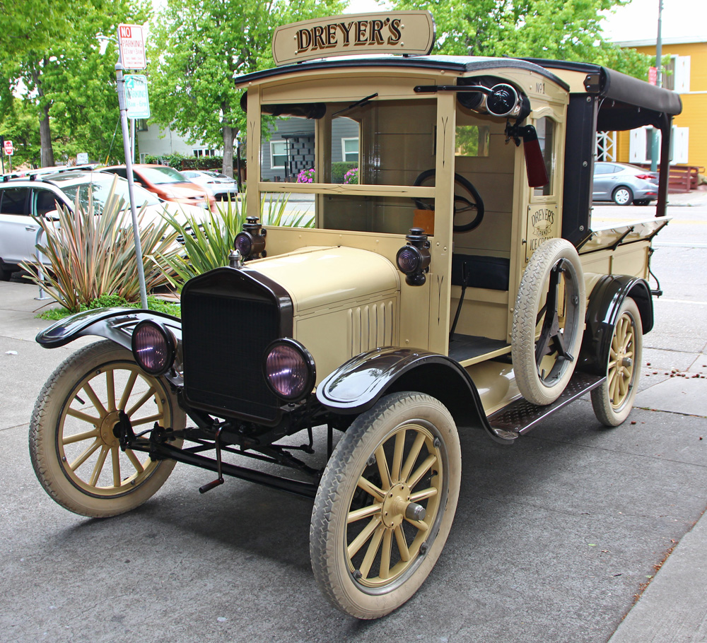The Dreyer's Ice Cream 1920 Ford Model T delivery vehicle - Image 18 of 20