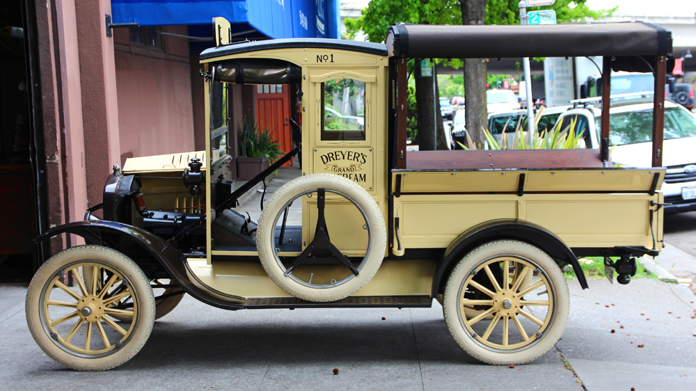 The Dreyer's Ice Cream 1920 Ford Model T delivery vehicle - Image 11 of 20