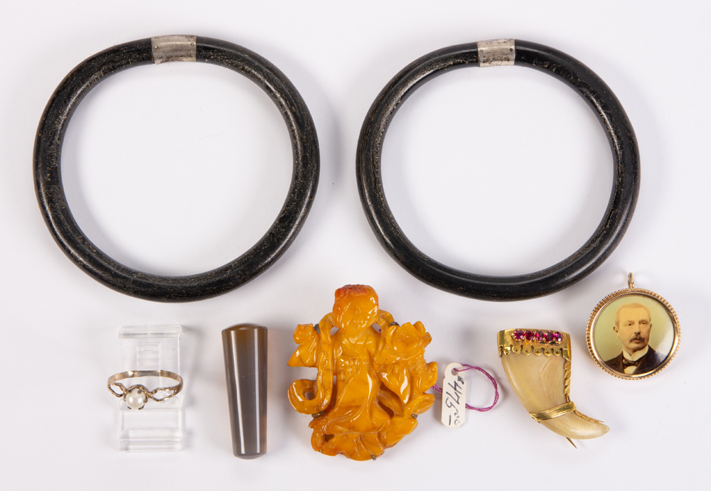 Collection of black coral, amber, agate, yellow gold and metal jewelry Including 1) Victorian