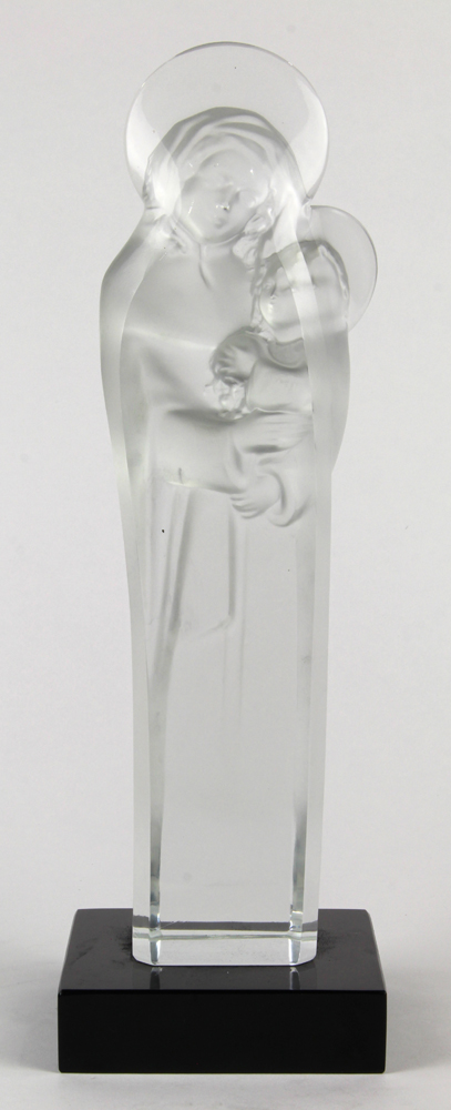 Lalique France Madonna and Child sculpture, executed in frosted crystal and resting on a square - Image 3 of 4