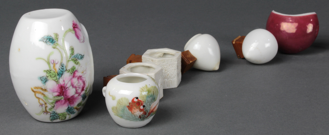 (lot of 19) Chinese porcelain bird feeders, four of white peach form; four of hexagonal form - Image 2 of 4