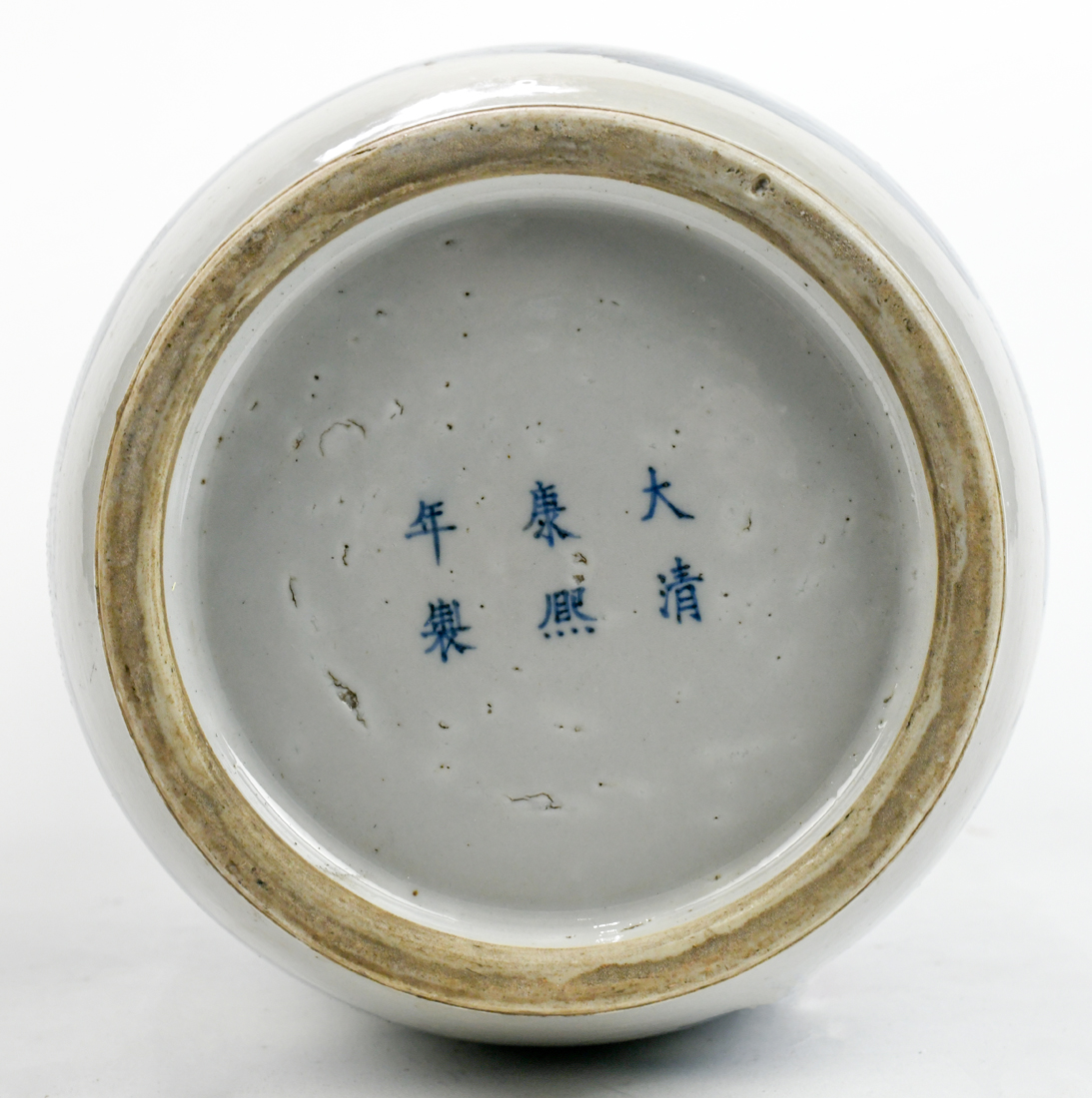 Chinese underglazed porcelain vase, of rouleau form featuring a battle scene, base with apocryphal - Image 4 of 4