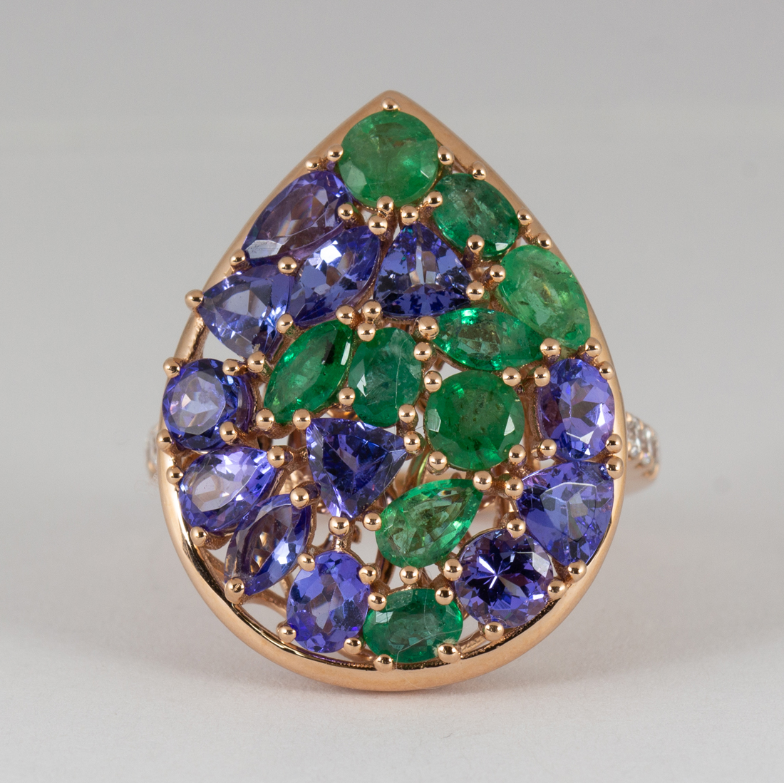 Tanzanite, emerald, diamond and 14k yellow gold ring Featuring (11) varying-shaped emeralds, - Image 2 of 6