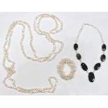 (Lot of 3) Agate, cultured pearl and silver jewelry Including 1) agate and silver 20 inch