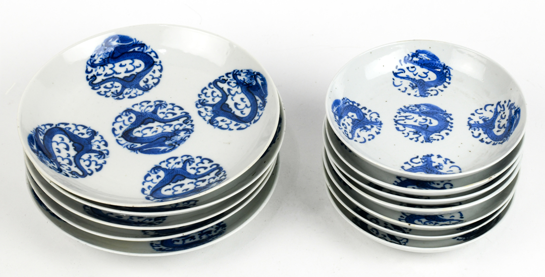 (lot of 12) Chinese underglaze blue porcelain plates, each with five dragon roundels to the