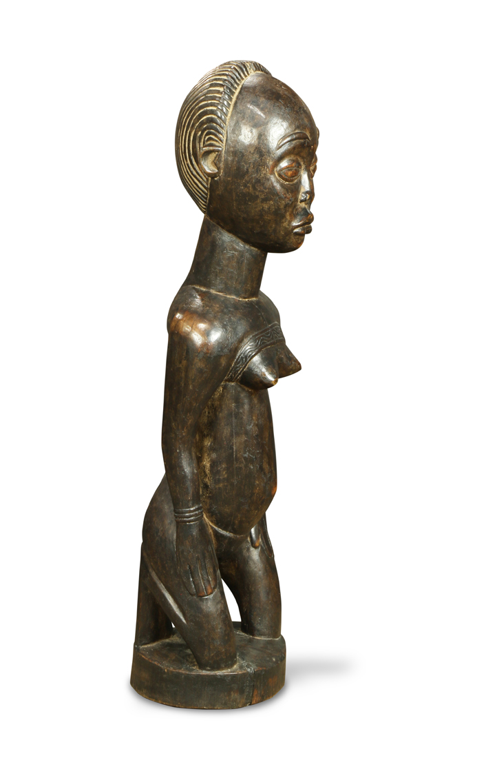 (lot of 3) Ethnographic carved figural groups, consisting of a West African style kneeling figure - Image 2 of 3
