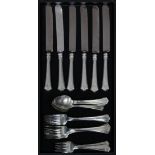 (lot of 25) Wallace sterling silver partial flatware service in the "Washington" pattern, consisting