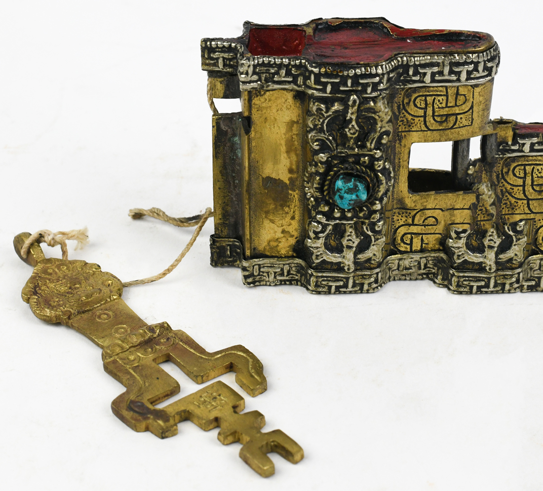 (lot of 2) Himalayan decorative items: consisting of an ornate lock with key; together with a - Image 3 of 9