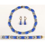 David Anderson enamel, sterling silver and gilt jewelry suite Including 1) necklace, featuring