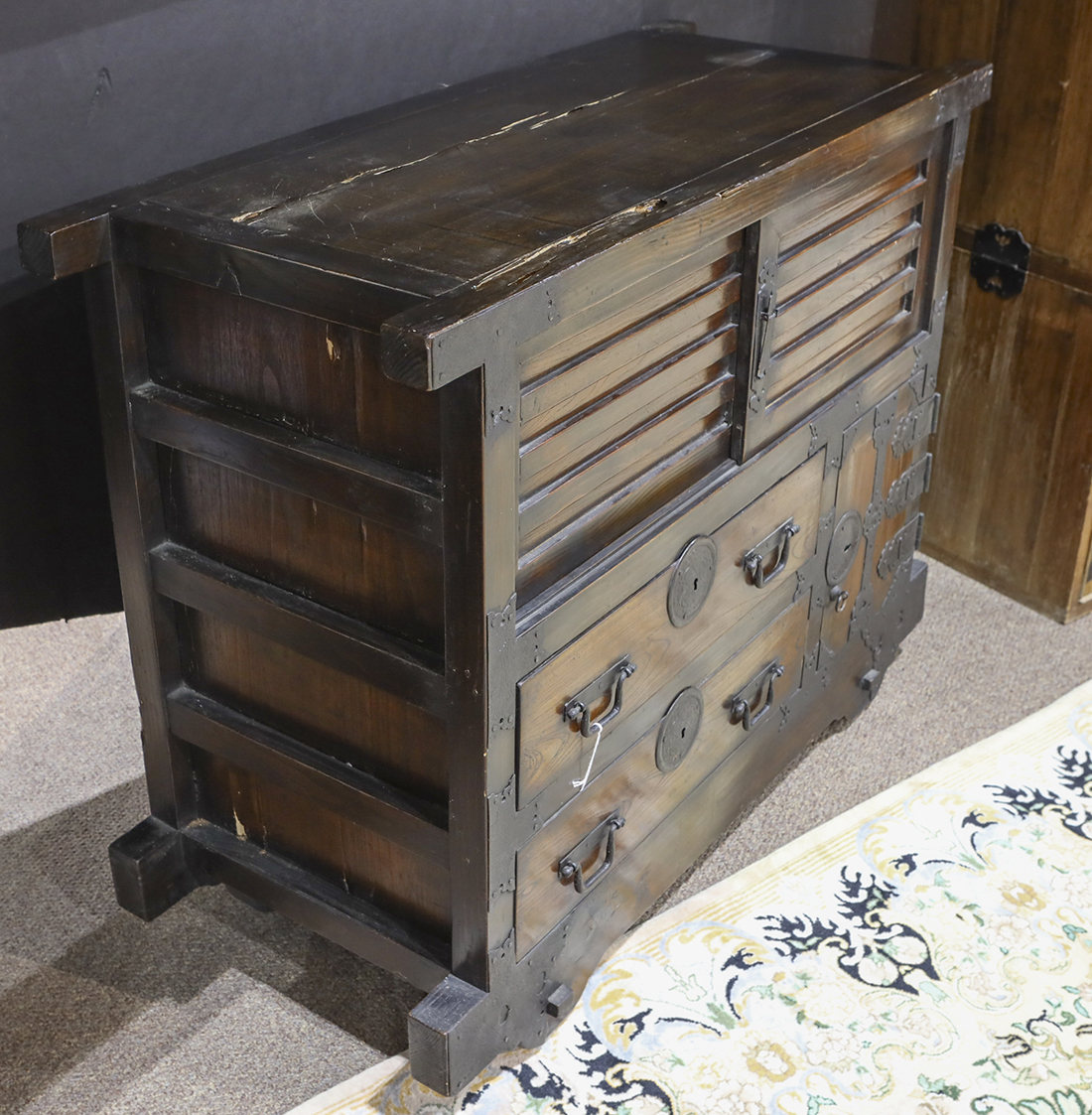 Japanese kuruma dansu (wheeled tansu chest), 19th century, sliding door section above hinged door - Image 4 of 7