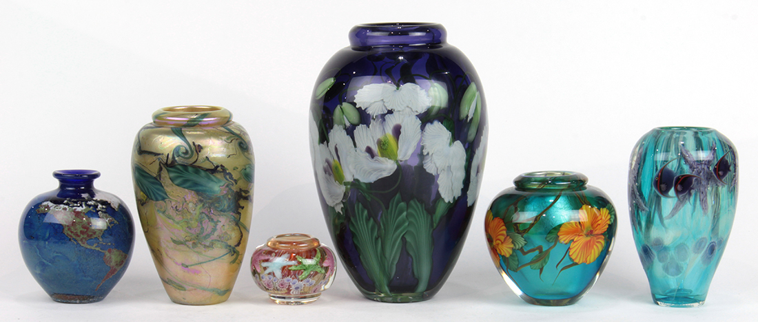 (lot of 6) Lundberg Studios paperweight vase group, five by Daniel Salazar, the largest decorated - Image 2 of 5