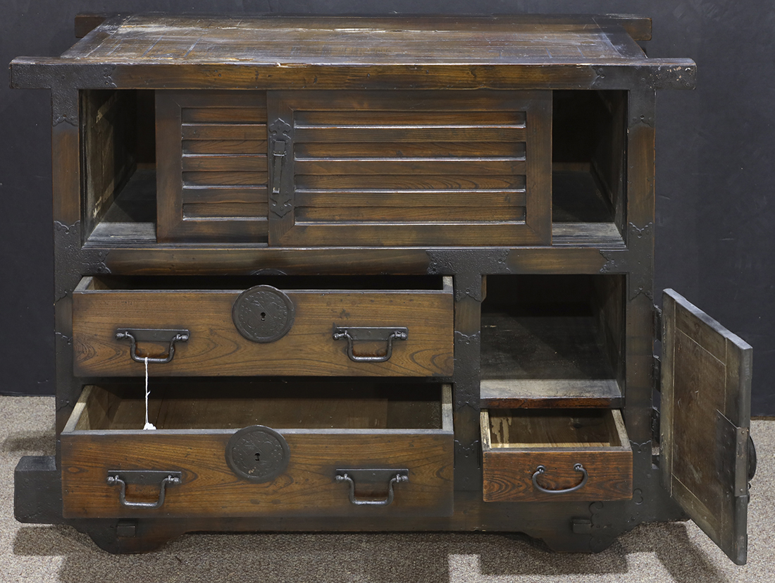 Japanese kuruma dansu (wheeled tansu chest), 19th century, sliding door section above hinged door - Image 2 of 7