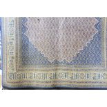 Persian style machine made carpet, 4'11" x 9'1"