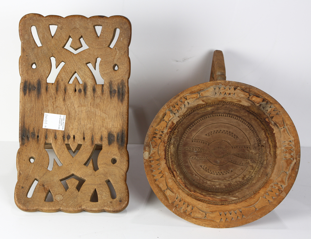 (lot of 2) Saramaccan stools, one carved through and older, Surinam, South America, from a village - Image 3 of 3