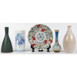 (lot of 5) Japanese Imari plate, 19th century; stick neck vase, early 20th century, flower and