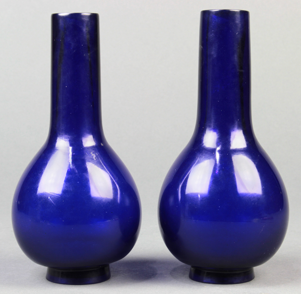 (lot of 2) Chinese blue Peking glass stickneck vases, each with a long slender neck above a pear