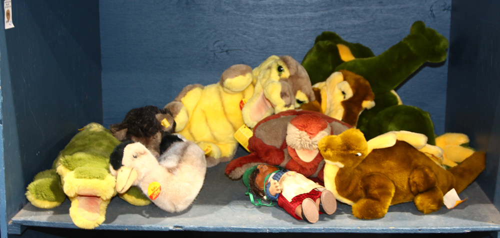 One shelf of Steiff plush animals, models include Tulla, Micki, Wutzi, and (2) Cosy Nessy,