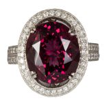 Spinel, diamond and 18k white gold ring