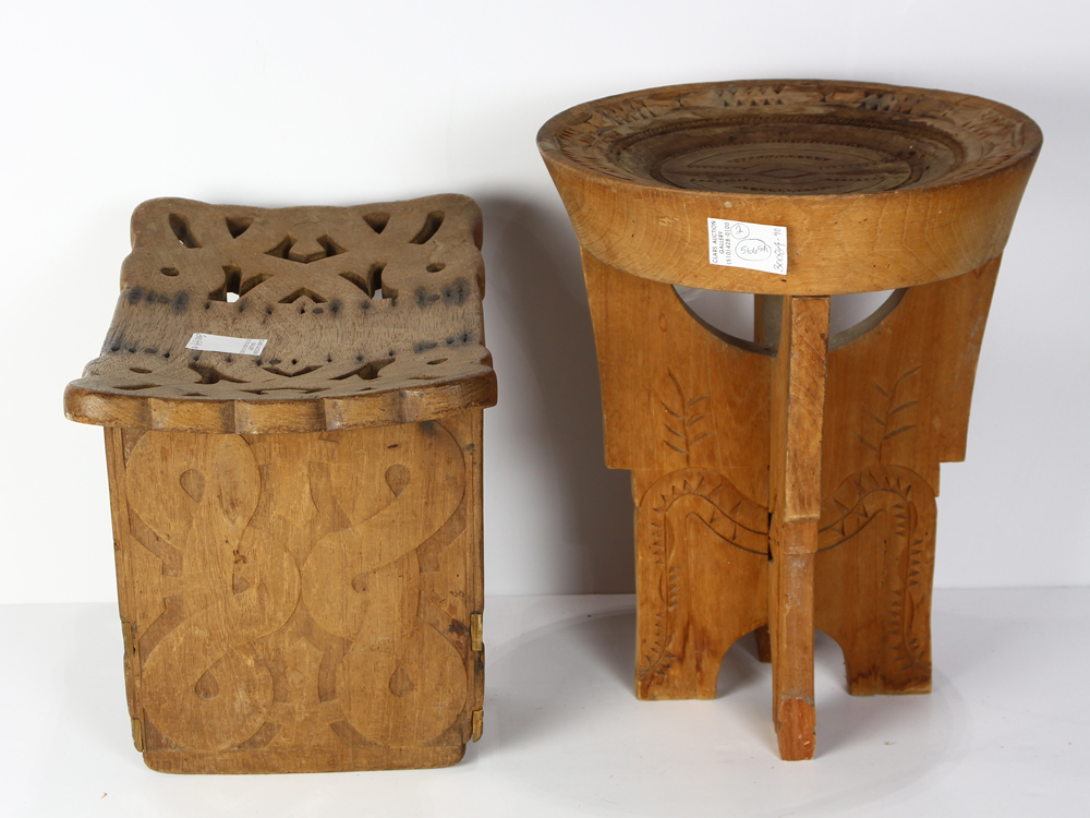 (lot of 2) Saramaccan stools, one carved through and older, Surinam, South America, from a village - Image 2 of 3