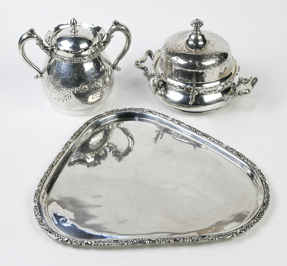 (lot of 8) Meriden Britannia Co. silverplate hot beverage service, consisting of a teapot, (2) - Image 4 of 4