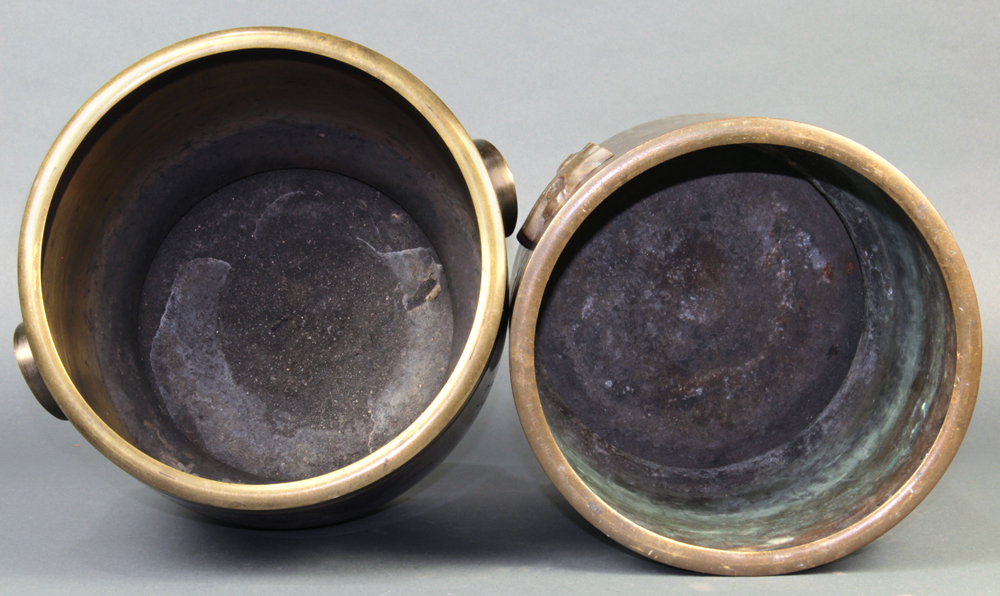 (lot of 2) Japanese bronze hibachi, cylindrical form, one etched with plum blossom, marked "Nihon - Image 4 of 5