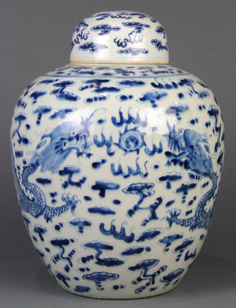 Chinese underglaze blue porcelain lidded jar, featuring a pair of writhing dragons pursuing a jewel, - Image 2 of 6