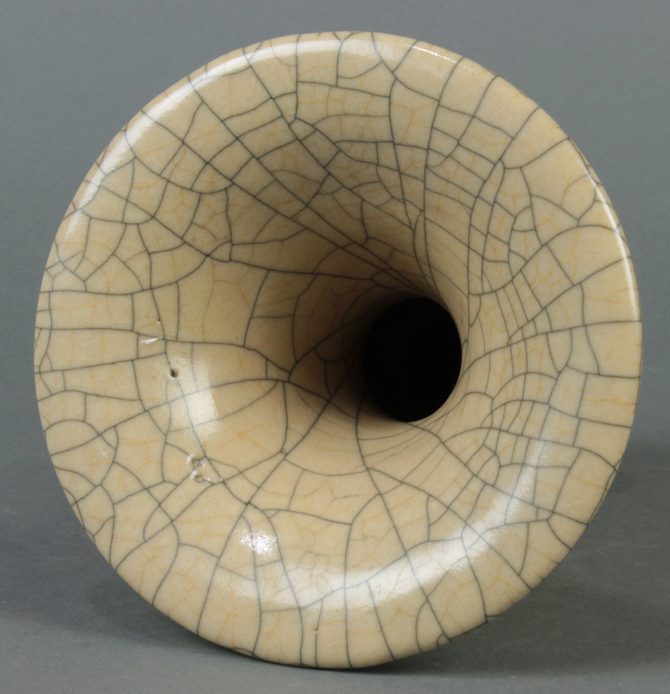 Chinese Ge-type ceramic vase, of gu-form overall coated with a dark and light network of crackles, - Image 3 of 4