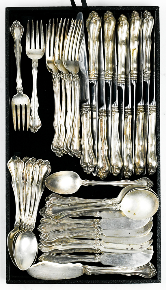 (lot of 45) Westmoreland sterling silver flatware service in the "George and Martha" pattern