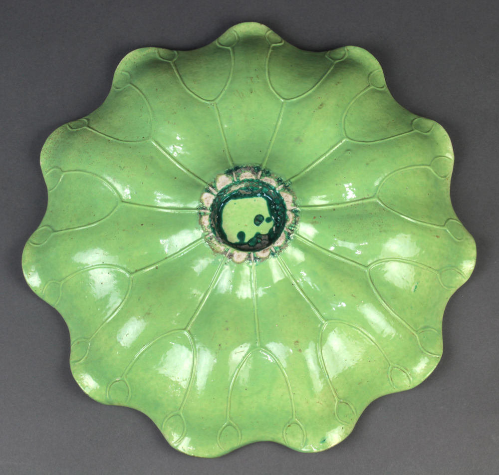 Chinese porcelain footed tray, with a lotus leaf form top, set on a separate pedestal base, 13.5"w - Image 4 of 4