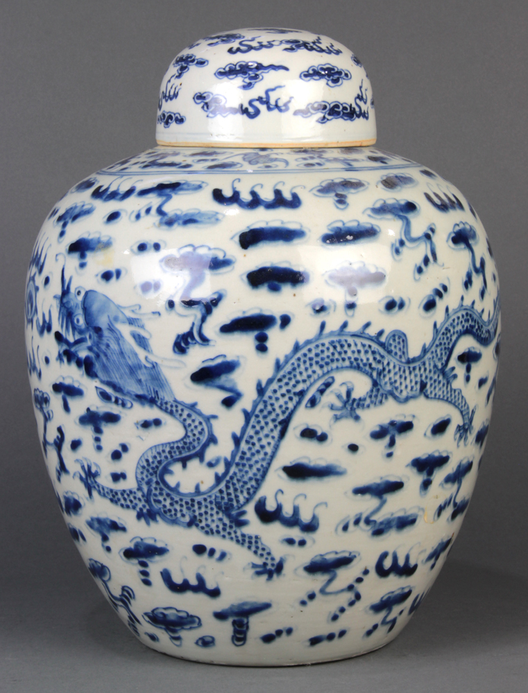 Chinese underglaze blue porcelain lidded jar, featuring a pair of writhing dragons pursuing a jewel, - Image 3 of 6