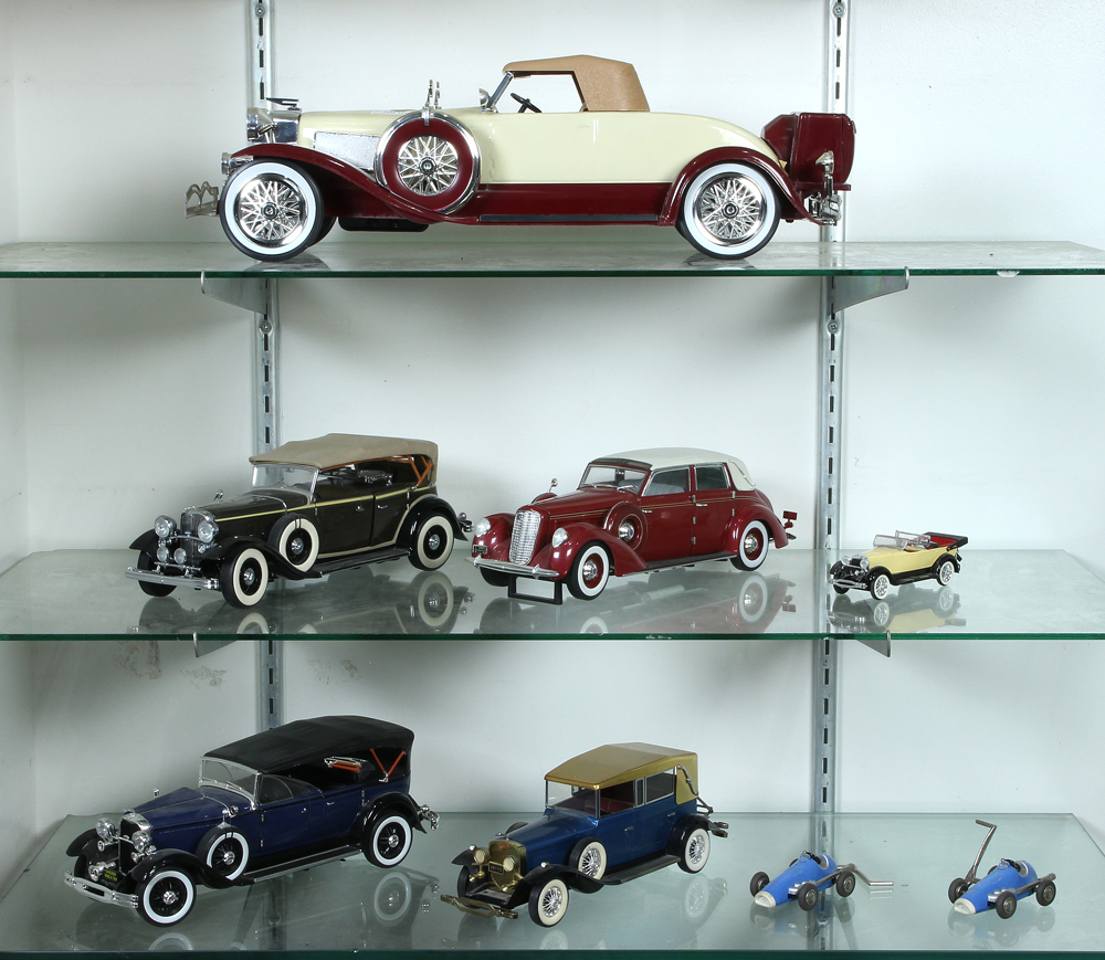 (lot of 5) Model Classic cars including a 1937 Lincoln K-12 Berline and a Beam Bourbon Whiskey