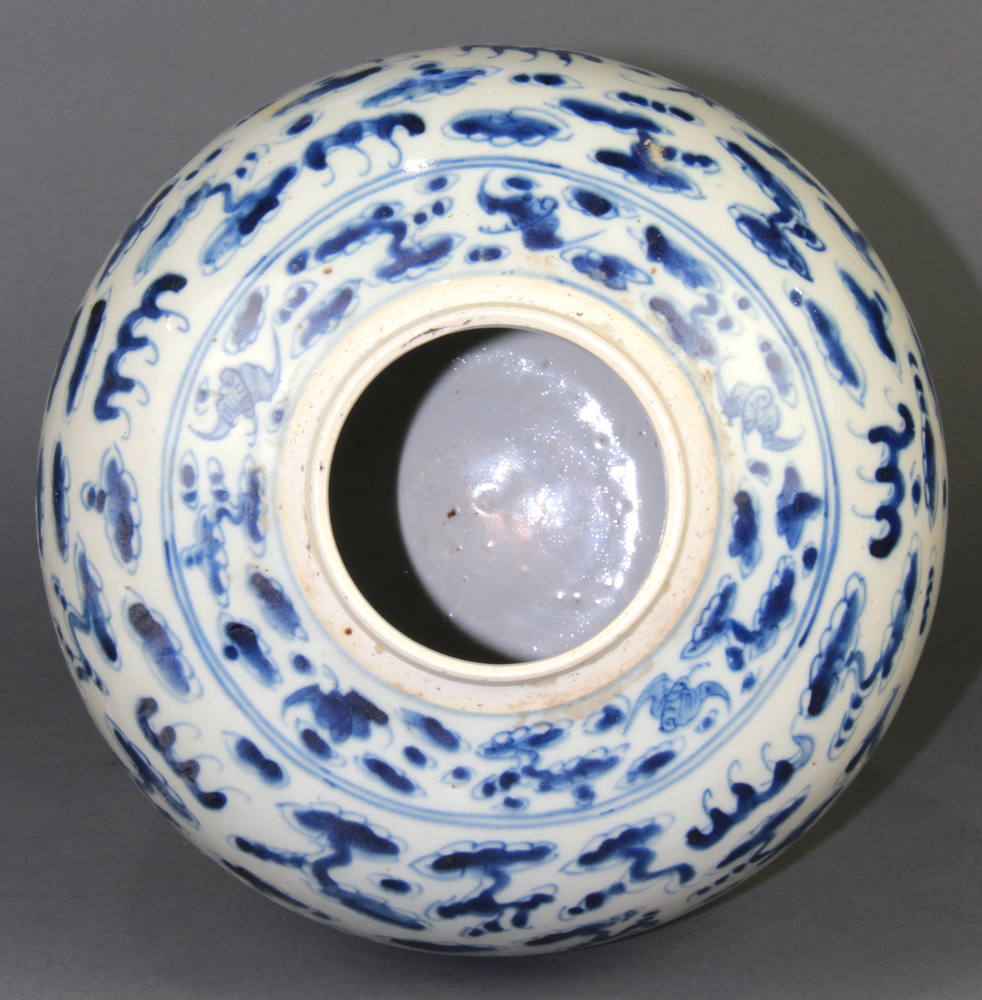 Chinese underglaze blue porcelain lidded jar, featuring a pair of writhing dragons pursuing a jewel, - Image 5 of 6