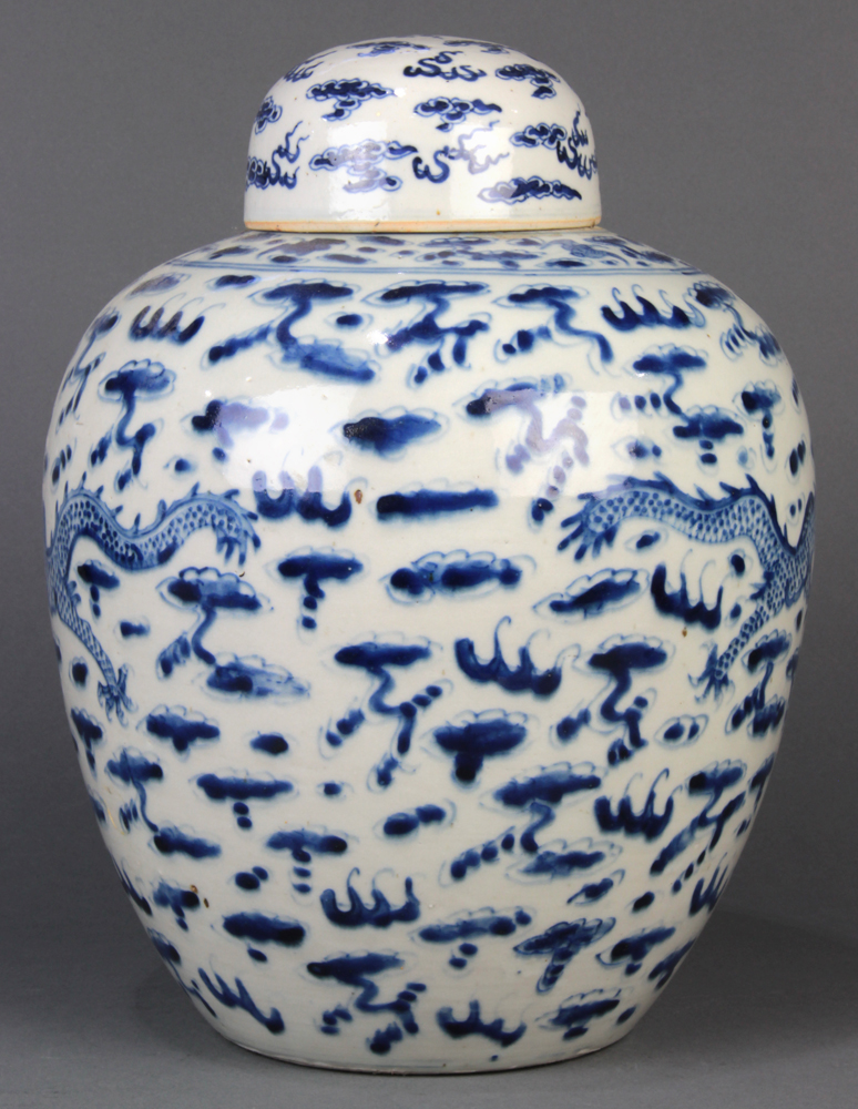 Chinese underglaze blue porcelain lidded jar, featuring a pair of writhing dragons pursuing a jewel, - Image 4 of 6