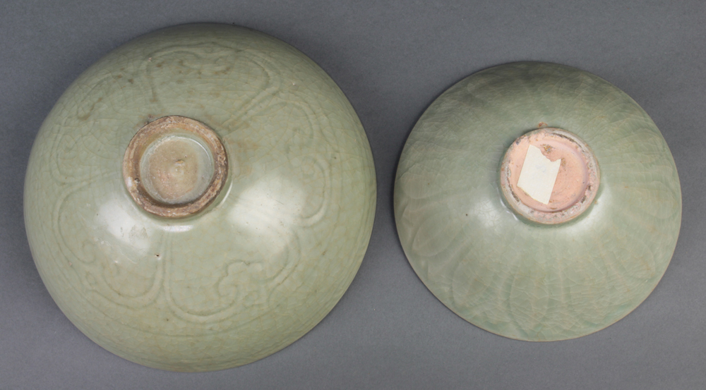 (lot of 2) Chinese Longquan type celadon glazed bowls, one molded with lotus petals to the exterior; - Image 2 of 3