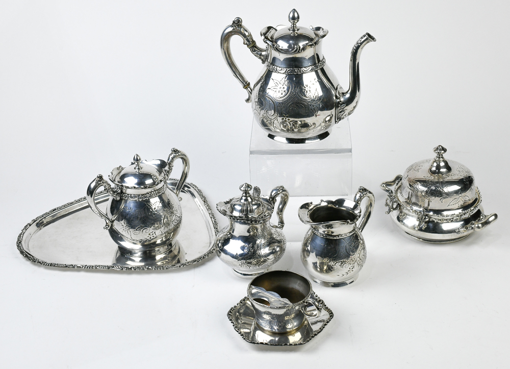 (lot of 8) Meriden Britannia Co. silverplate hot beverage service, consisting of a teapot, (2)