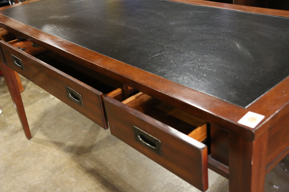 Mahogany executive work station, manufactured by Hooker, having an inset leather writing surface - Image 3 of 3