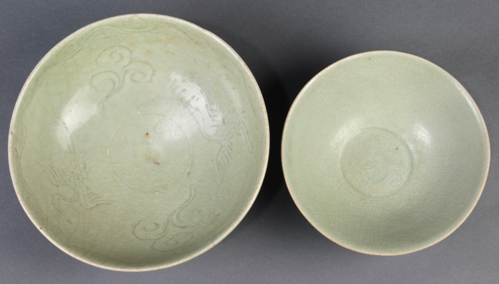 (lot of 2) Chinese Longquan type celadon glazed bowls, one molded with lotus petals to the exterior;