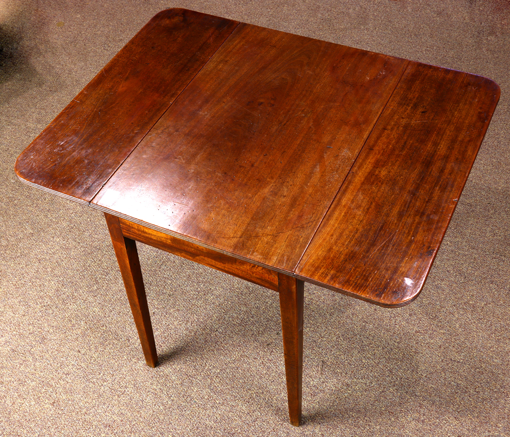 Federal walnut pembroke table, having a single drawer with two D form drops, and rising on square - Image 4 of 4