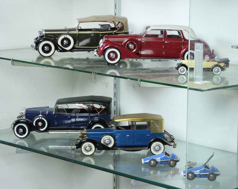 (lot of 5) Model Classic cars including a 1937 Lincoln K-12 Berline and a Beam Bourbon Whiskey - Image 3 of 3