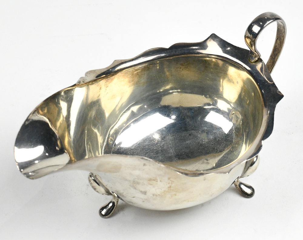 English Georgian style sterling silver gravy pitcher - Image 3 of 3